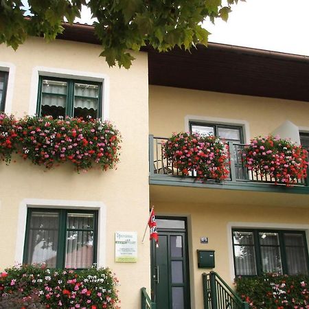 Bed and Breakfast Gastehaus Moser Подерсдорф-ам-Зе Экстерьер фото