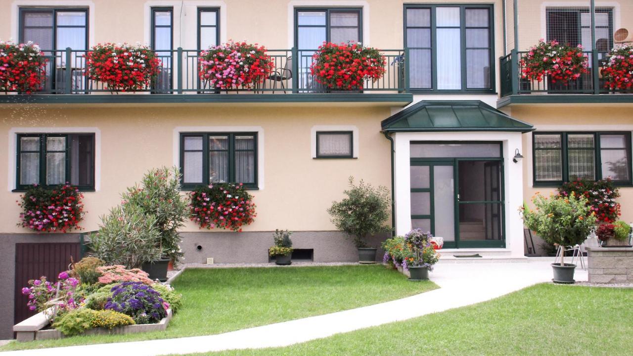 Bed and Breakfast Gastehaus Moser Подерсдорф-ам-Зе Экстерьер фото